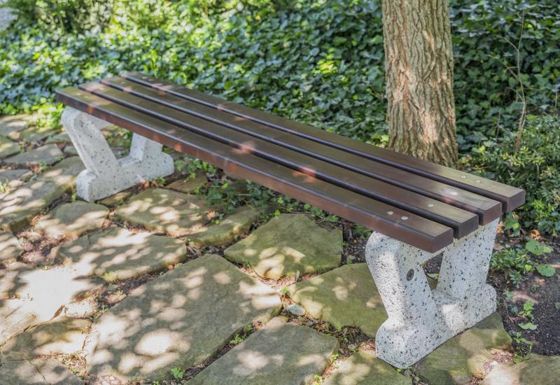 ETE Pictures CONCRETE BENCH 110 31BA900F-B8AE-6BBB-B08E-AA456F6BD7A3.jpg