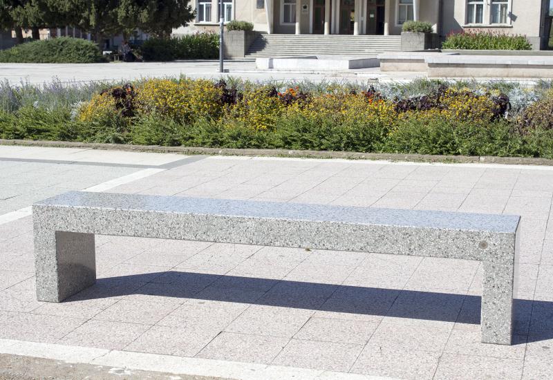 ETE Pictures CONCRETE BENCH 157 73386DF0-6283-B17A-5FDC-B5D5DFE4A2F9.jpg