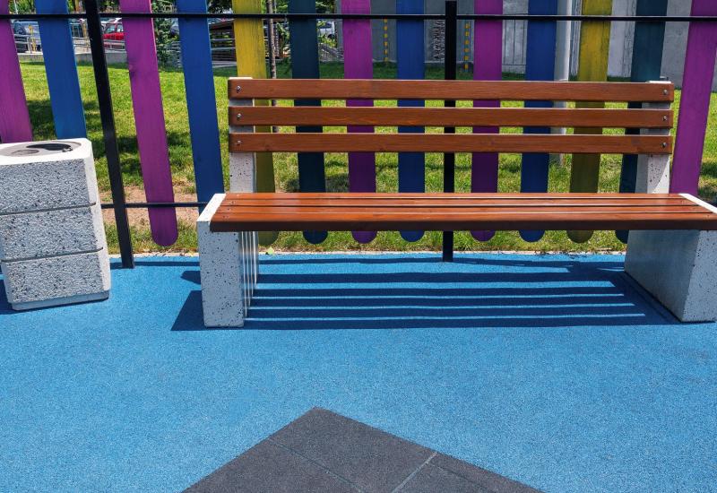 ETE Pictures CONCRETE BENCH 237 34FB79BD-3D2F-CC45-BD45-A926F0CD565C.jpg